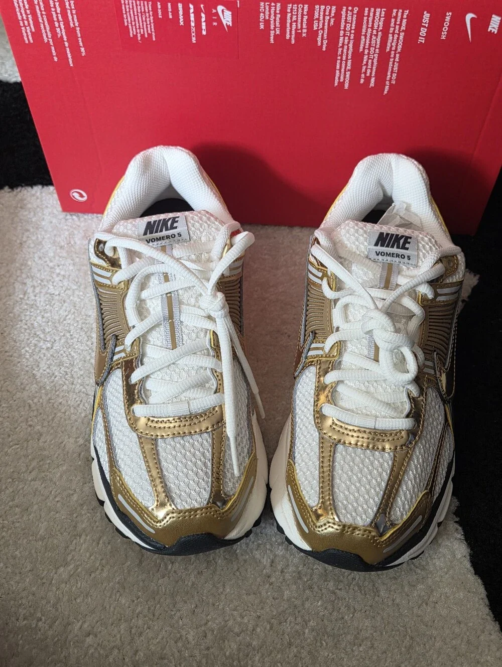 NIKE ZOOM VOMERO 5 ' METALLIC GOLD' SZ 7M/8.5W